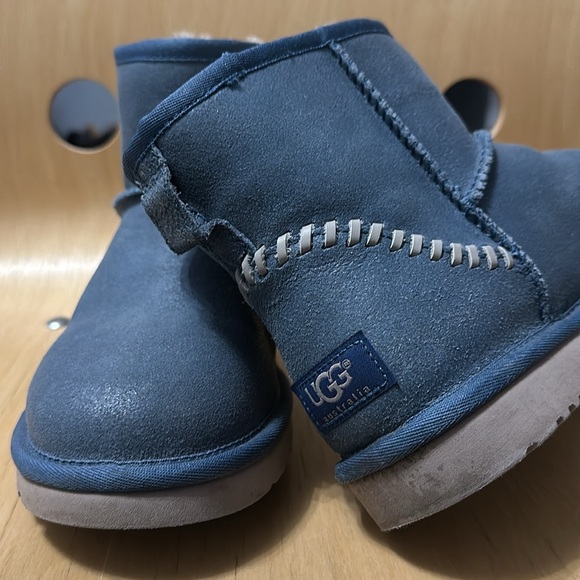 Ugg Classic Mini Boots - Picture 10 of 11